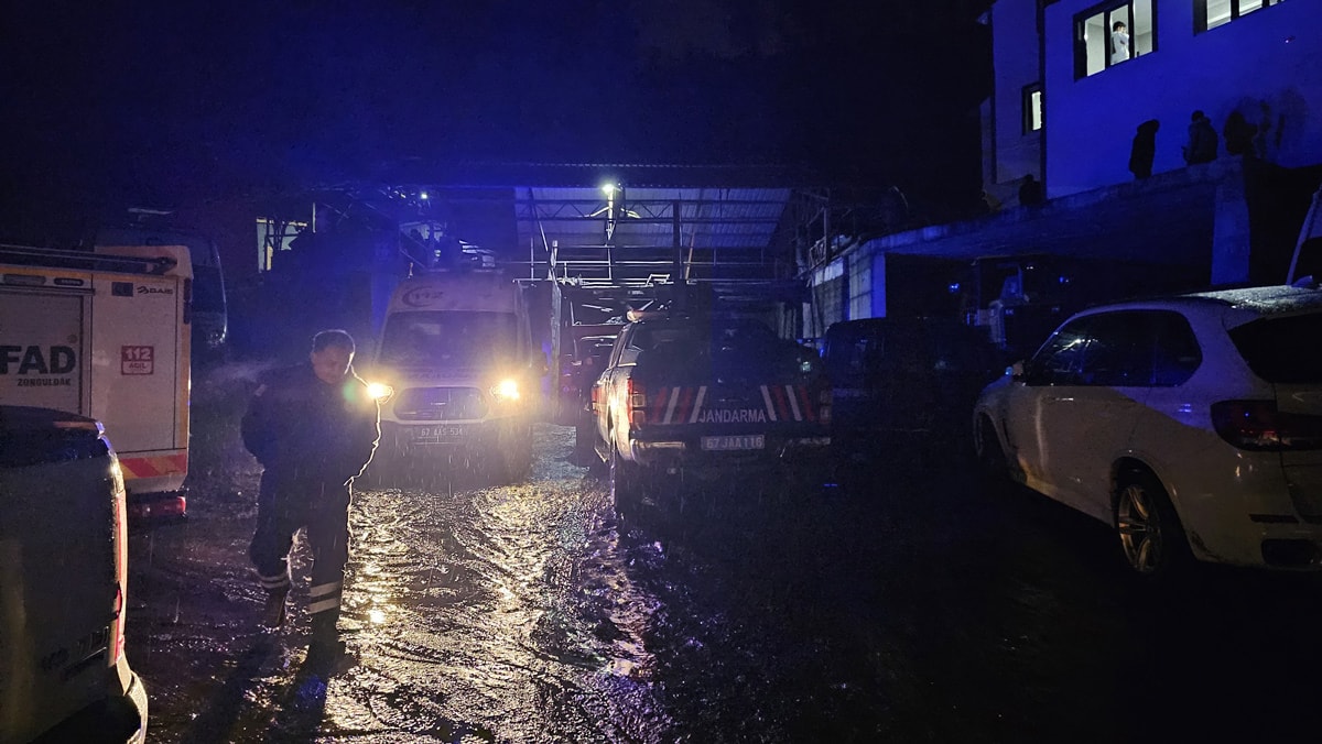 Maden ocağındaki göçük nedeniyle mahsur kalan 2 işçi kurtarıldı