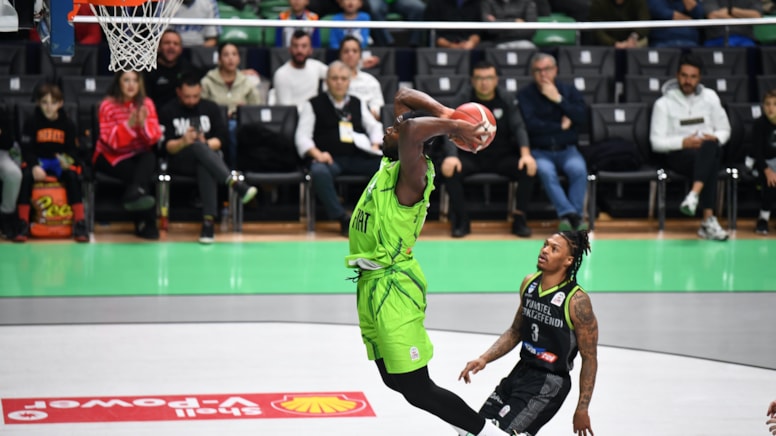 TOFAŞ evinde Merkezefendi Belediyesi Basket'i mağlup etti