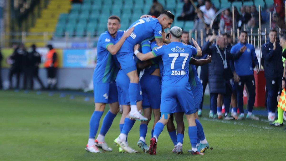 Çaykur Rizespor, Hatayspor'u 2-0 yenerek serisini sürdürdü