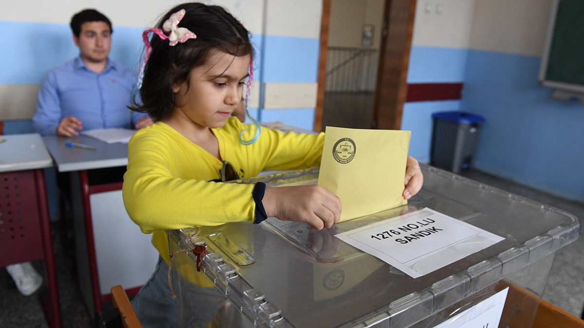 Elektronik seçim için ilk adım atıldı