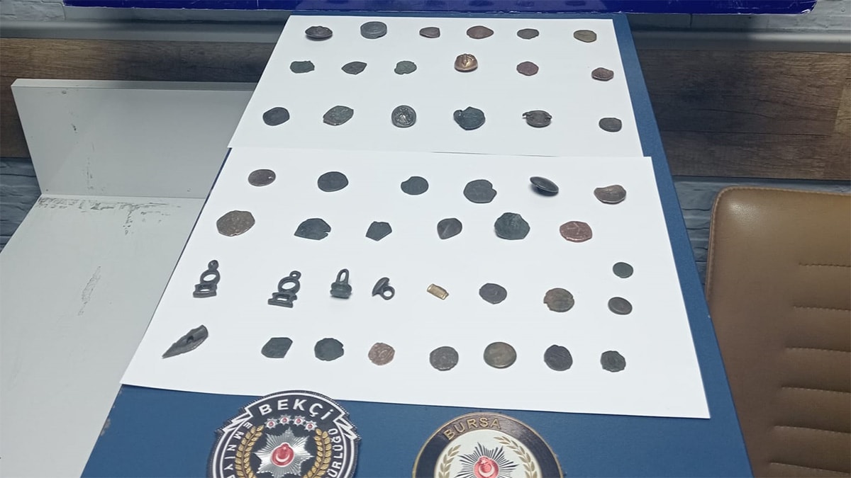 Bekçiler durdurdu, üzerinden tarih fışkırdı