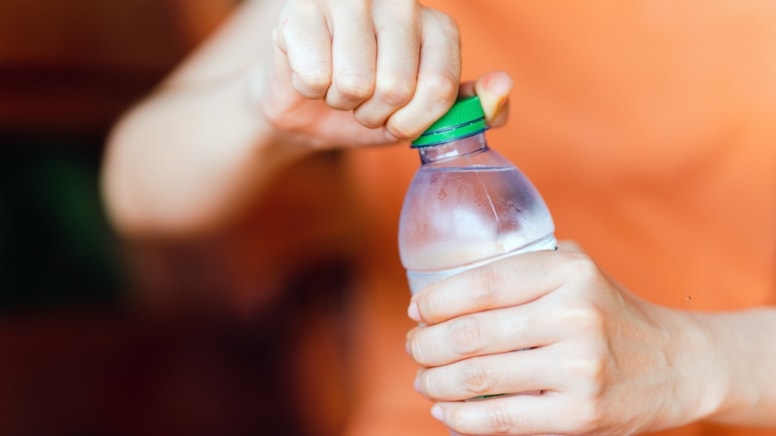 Su şişelerinde kansere sebep olan 240 bin nanoplastik çıktı