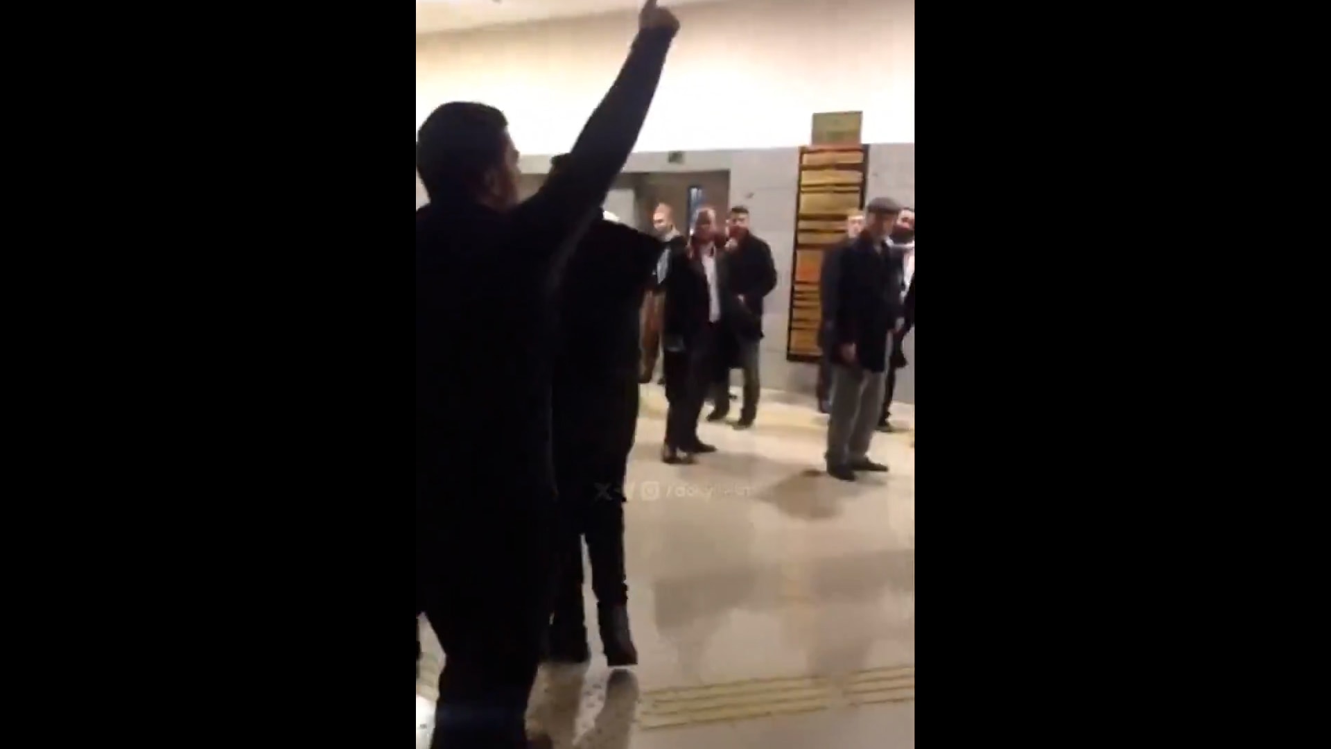 Ahmet Bostancı serbest kaldı, adliye koridorlarını "Yaşasın şeriat" diye inlettiler