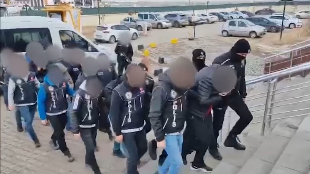 Uyuşturucu partisine polis baskını