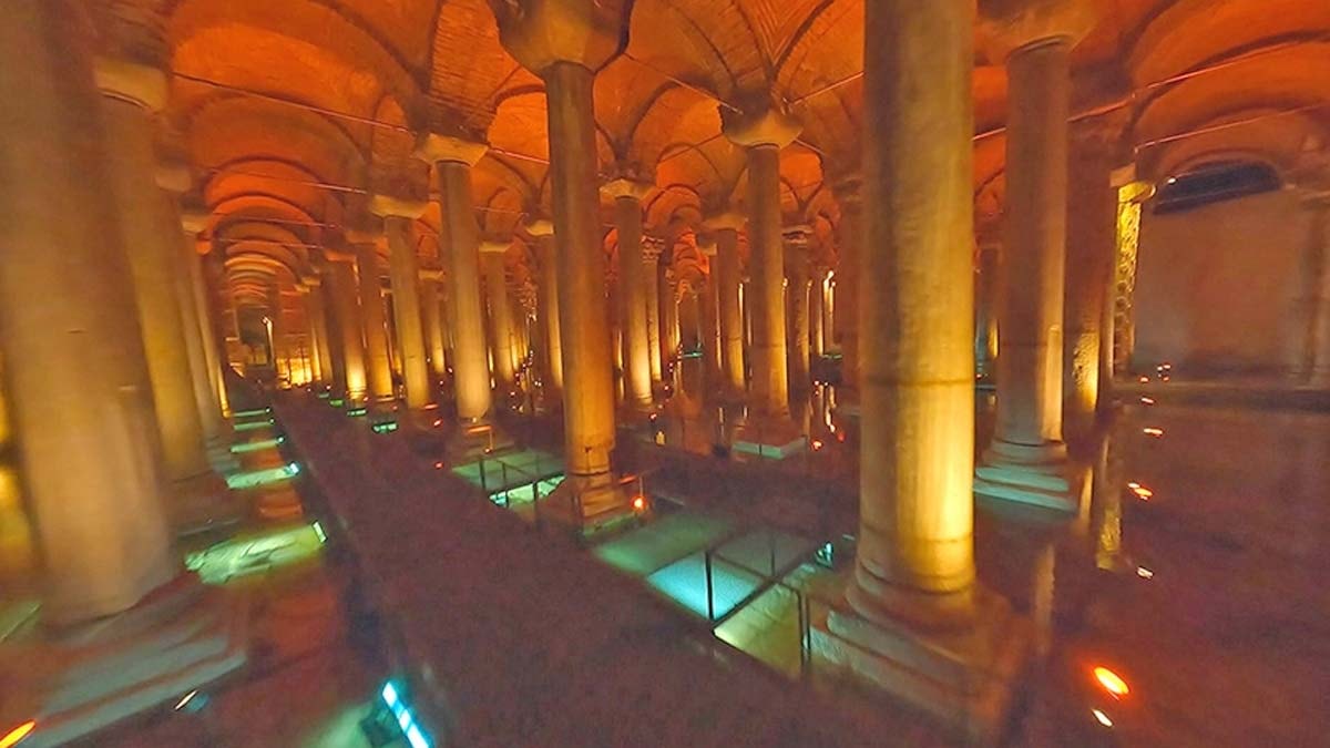 Yerebatan Sarnıcı'nın görkemli sütunları görüntülendi