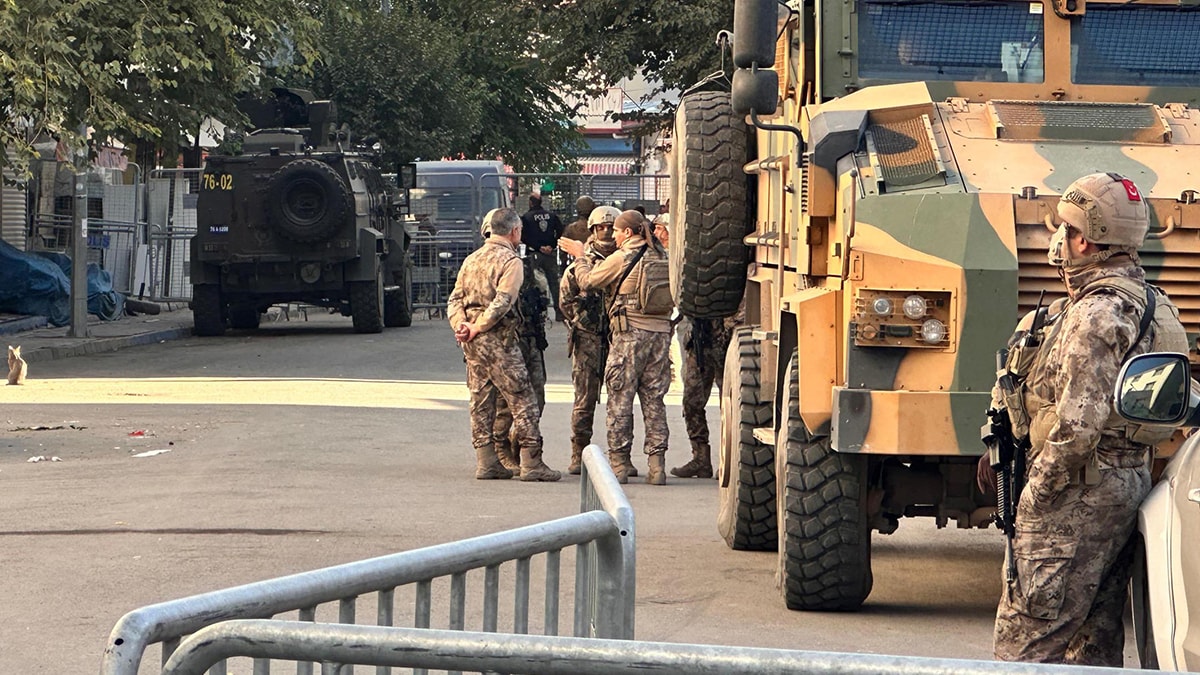 13 polisin şehit olduğu terör saldırısına ilişkin 8 kişi gözaltında