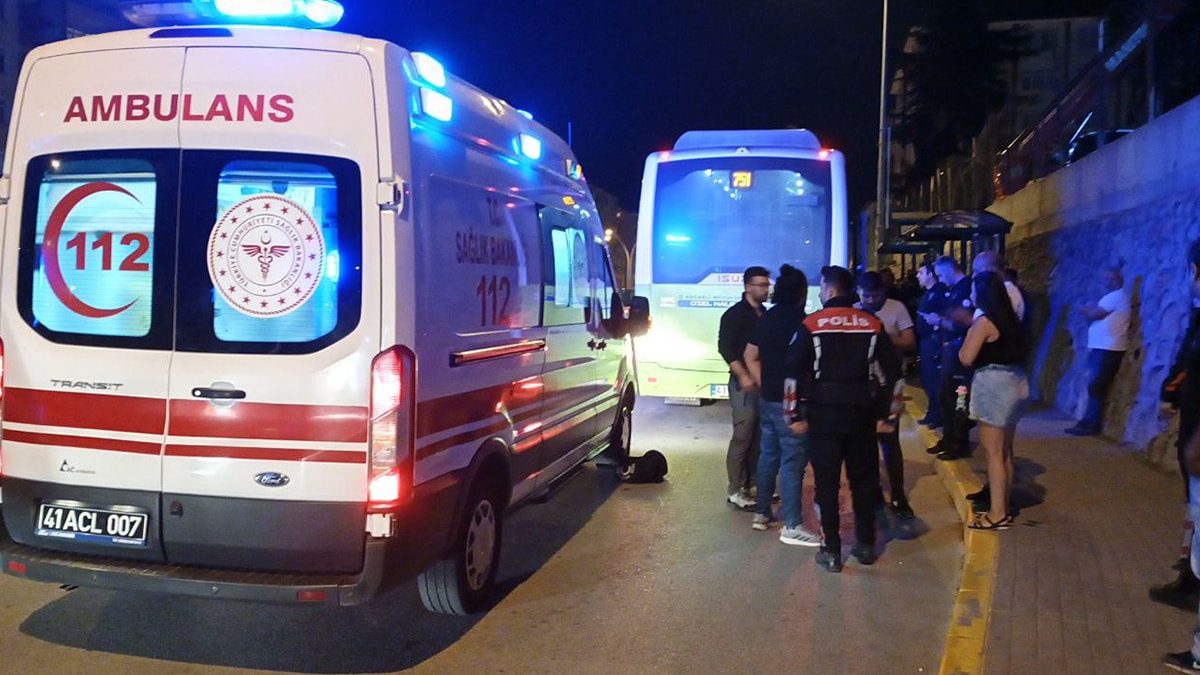 Halk otobüsünde dehşet: Defalarca bıçakladı