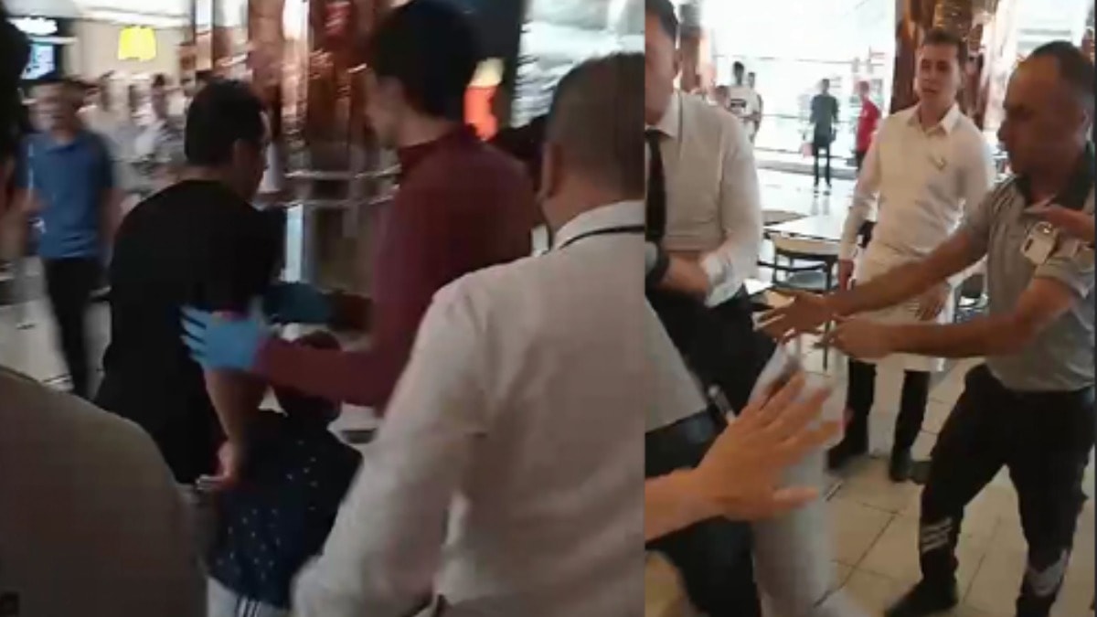 Alışveriş merkezinin ortasında boşanmak isteyen karısını dövdü