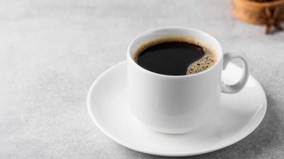 Kahvenize bir çay kaşığı eklemeniz yetiyor: Vücuttaki yağları yakıyor!