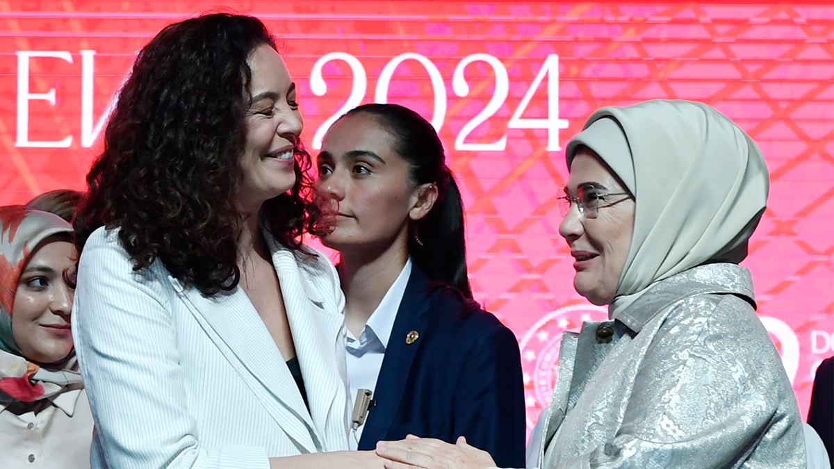 Azra Akın’dan ‘normal doğum’ açıklaması