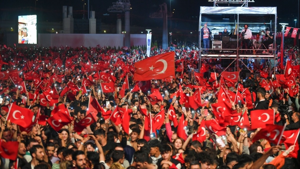 29 Ekim kutlamalarını iptal etmeyin, teröristleri sevindirmeyin