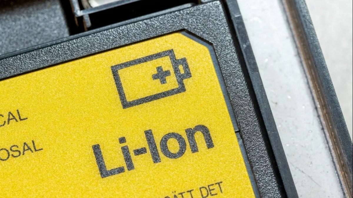 Bilim insanları uyardı: Telefonunuzun pilinden akıyor, aletin ömrünü tüketiyor