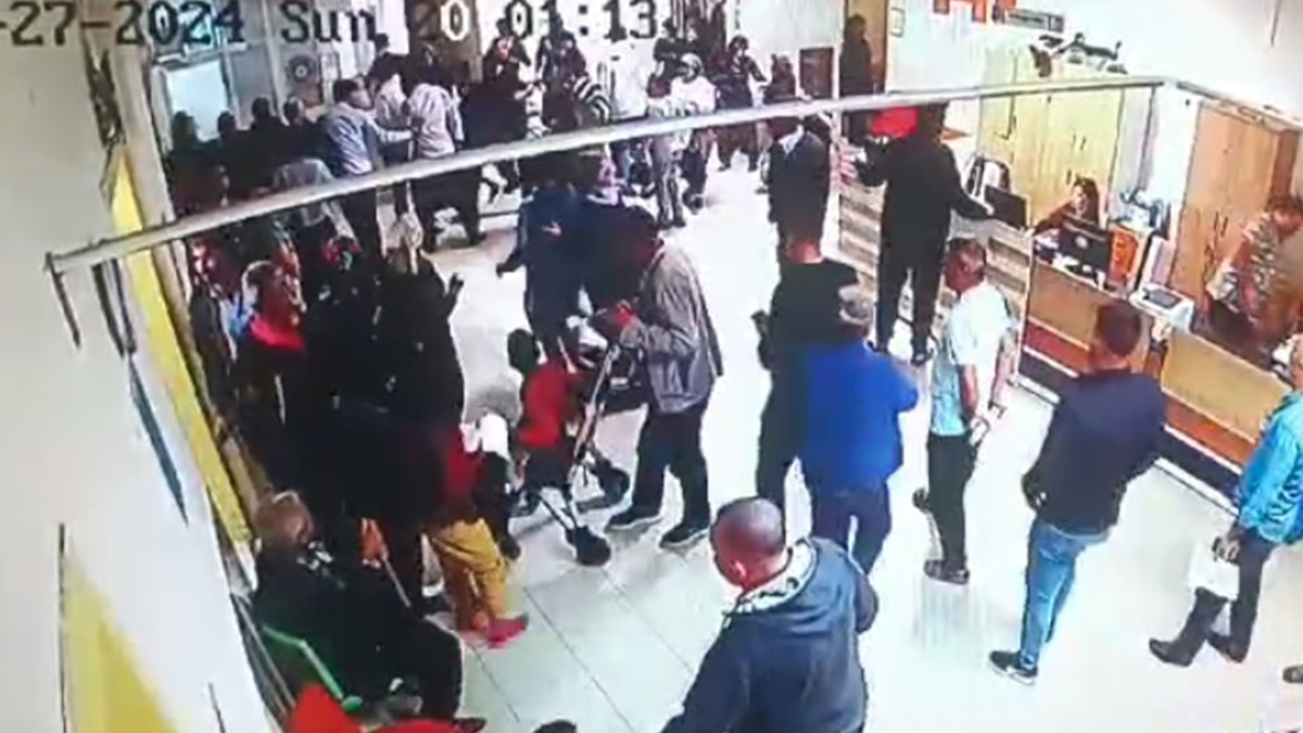 Hastanede deprem paniği kamerada