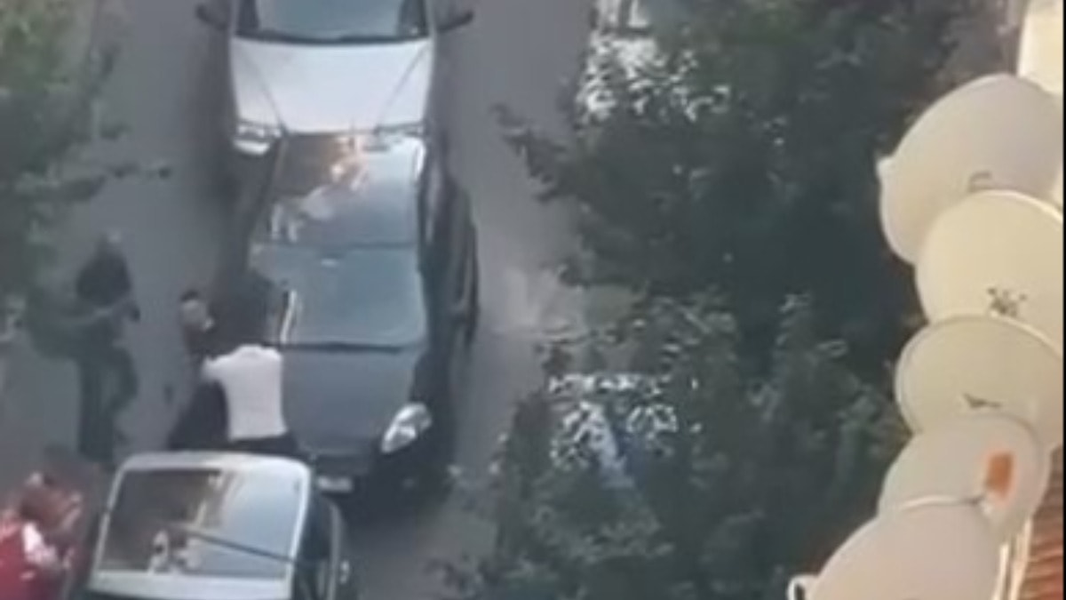 Yol verme kavgasında silah çekti Şişli karıştı