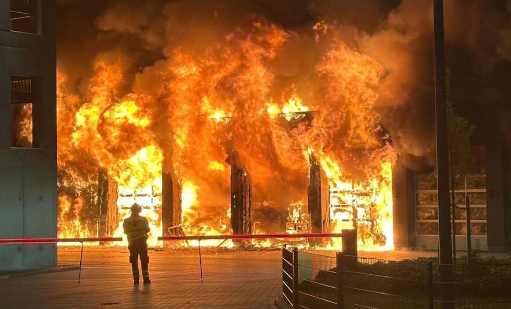 Yangın alarmı bulunmayan itfaiye istasyonu yandı