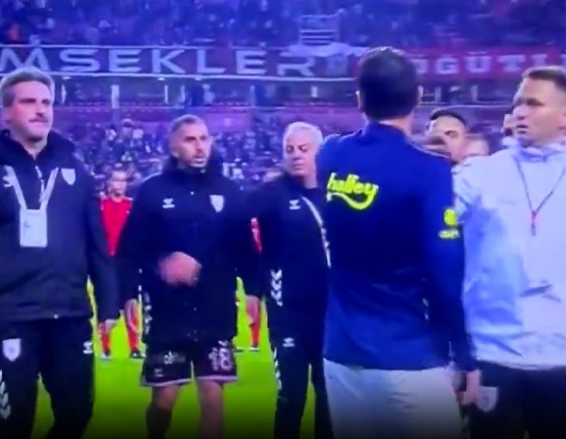 Samsun'da maç sonu itişme! Mert Hakan Yandaş sahaya girdi