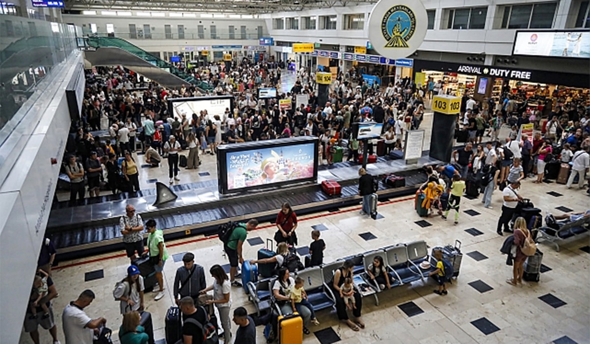 Bebeği bırakıp Türkiye'den kaçmaya çalıştılar