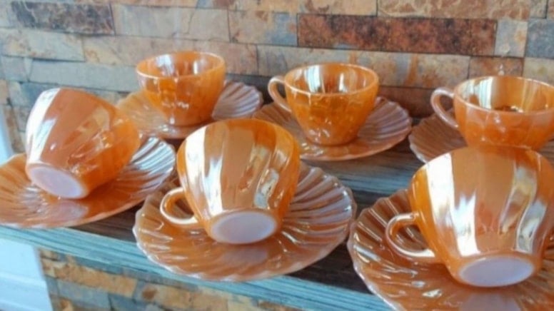 Yıllar önce her evde kullanılıyordu: Antika sarı fincan takımları artık bir servet değerinde - Sözcü
