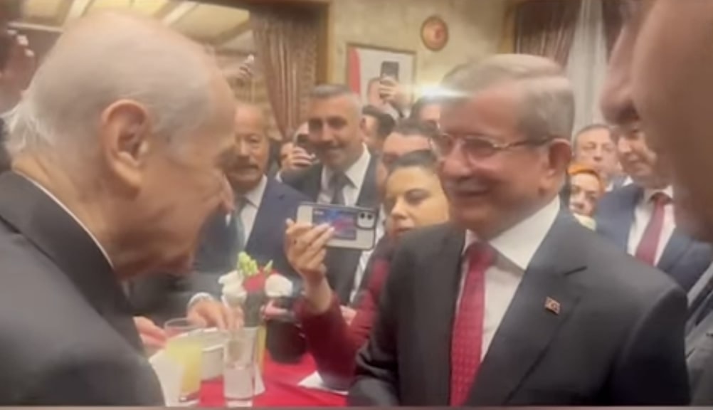 Bahçeli'den Davutoğlu'na dikkat çeken sözler: “Zat-ı-alinizin bu dönemde birikiminize ihtiyacı var”