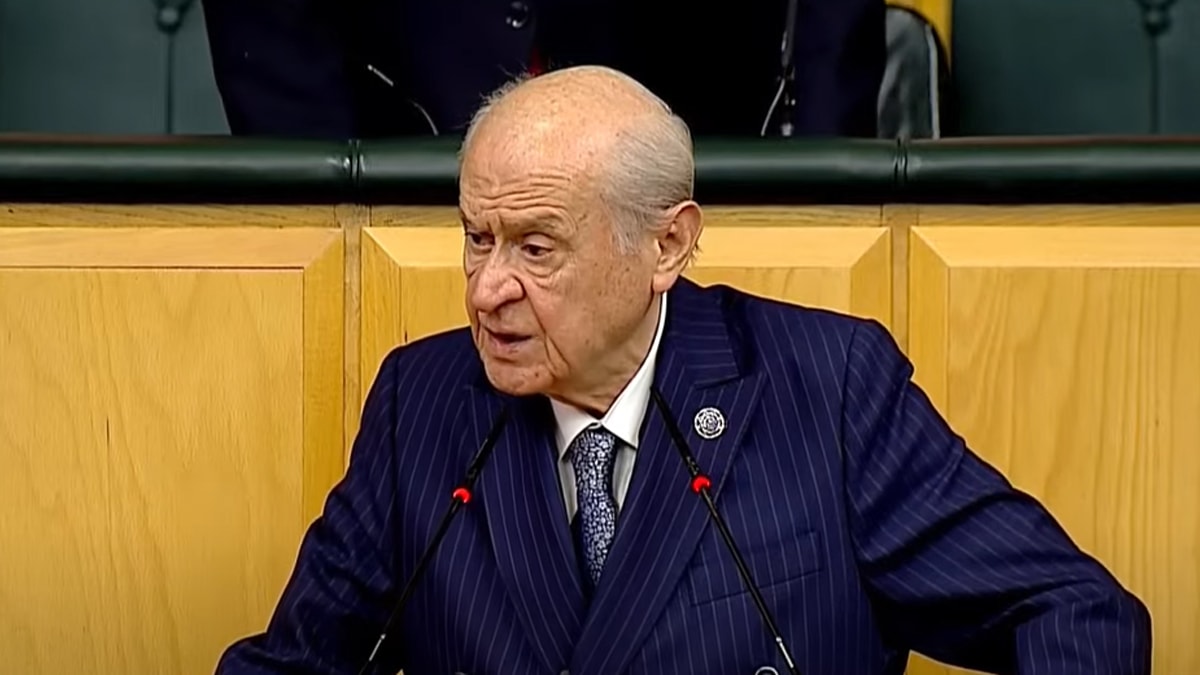 Bahçeli'nin aksesuarının dili: Birleşme mesajı mı verdi?