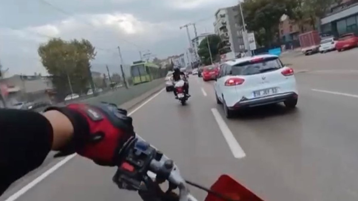 Motosikletin sürücüsü 'Hadi düşüyorum' dedi, kaza yaptı