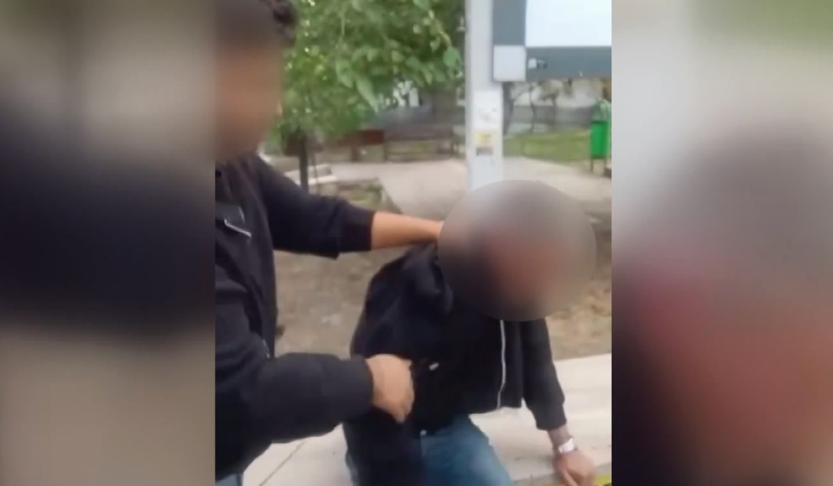 Okul önünde mastürbasyon yaparken yakalandı