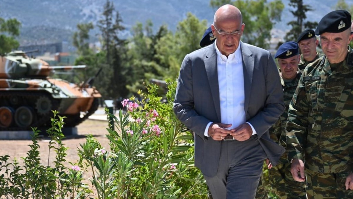 Yunan Bakan Dendias'ın oğlu Türkiye sınırında askerlik yapacak