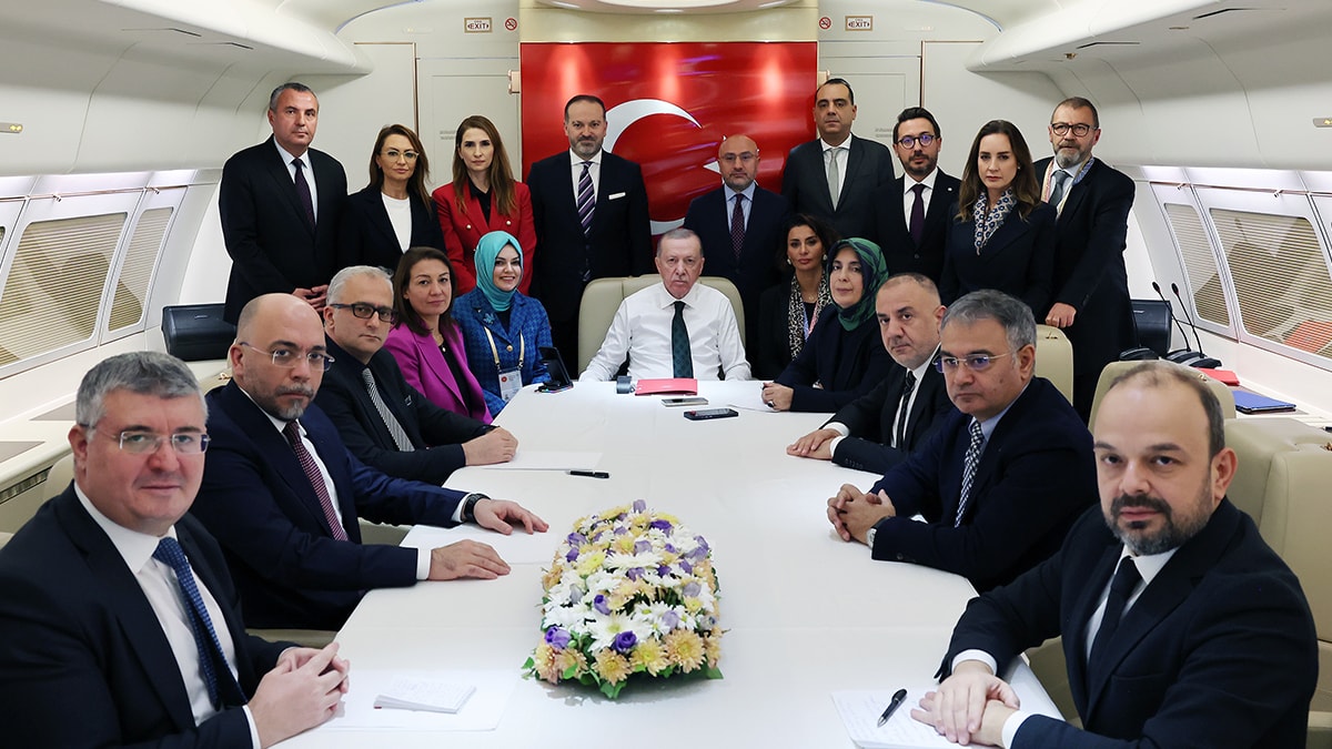 Uçaktaki gazetecilerin Erdoğan'a sormayı unuttuğu soru