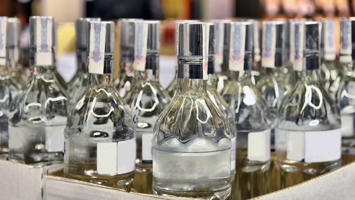 Kırklareli'nde bir depoda 3 bin 360 litre etil alkol ele geçirildi