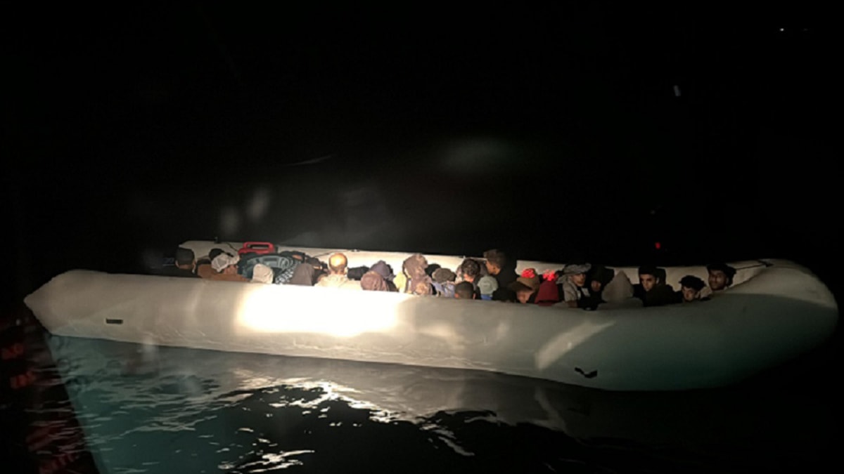 Balıkesir açıklarında 39 düzensiz göçmen yakalandı