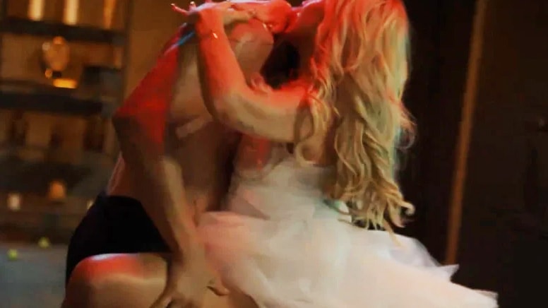 Hadise'nin 'Esas Oğlan'daki o sahnesi sosyal medyayı salladı