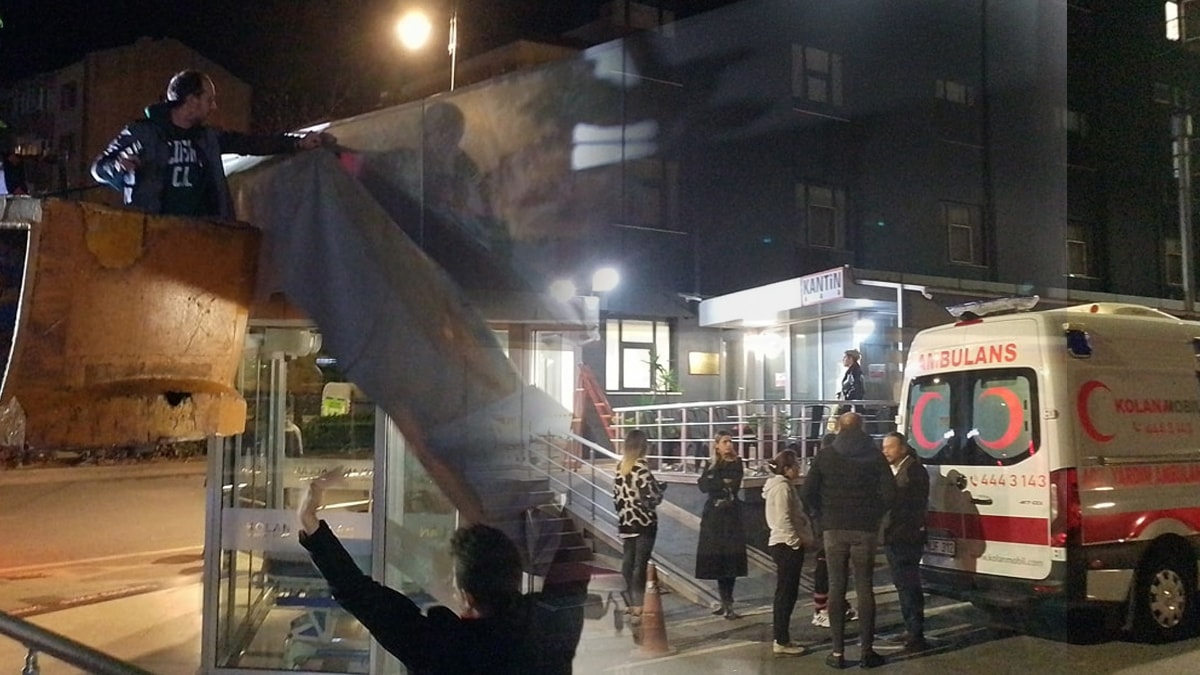 İstanbul'da hastanelerin tabelaları bir bir kaldırıldı, hastalar naklediliyor