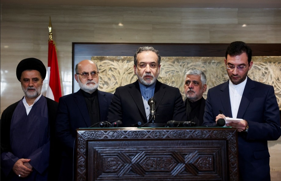 İsrail, Beyrut'u İranlı bakanın ziyareti sırasında vurdu