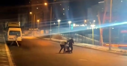 Gençlerin tekmeli yumruklu kavgası Avcılar'ı karıştırdı