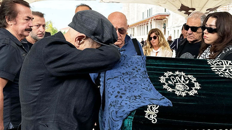 Mazhar Alanson'un en zor günü... Kızı Eda Alanson'a veda etti