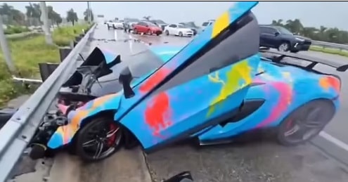 Ünlü YouTuber lüks aracıyla kaza yaptı, canlı yayına devam etti