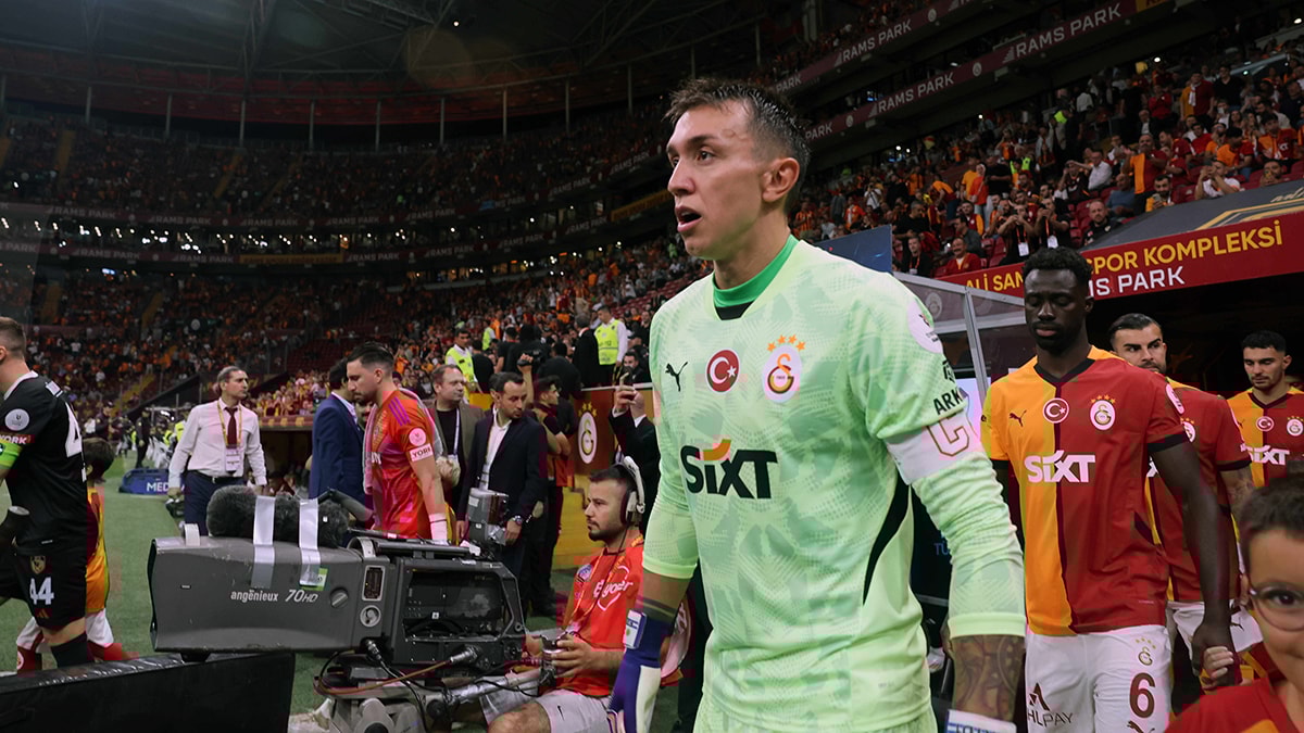 Galatasaray'da Muslera dönemi sona eriyor: Yönetimden sürpriz görev teklifi