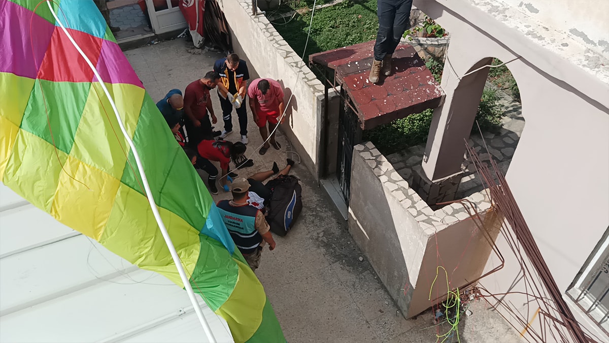 Hatay'da feci kaza: 6 metreden beton zemine düştü