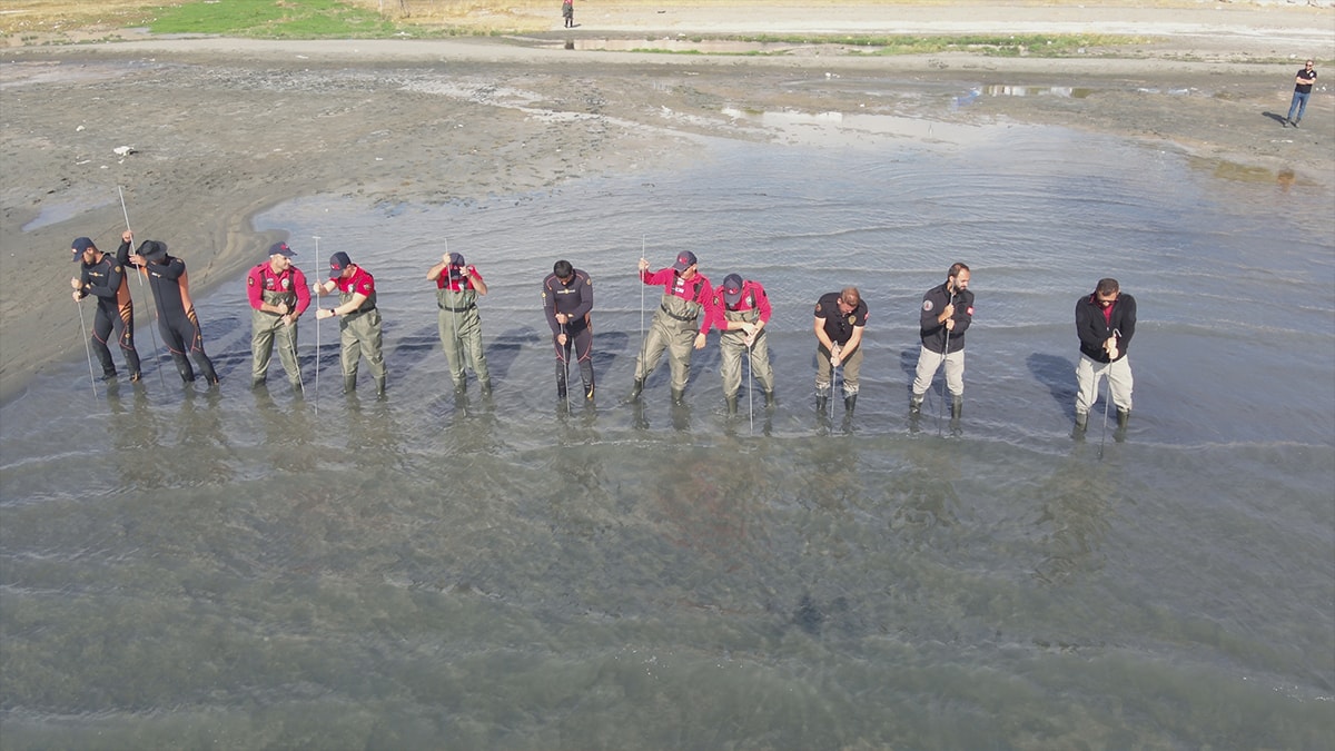 Rojin 18 gündür kayıp: Özel ekip gölün derinliklerini tarıyor