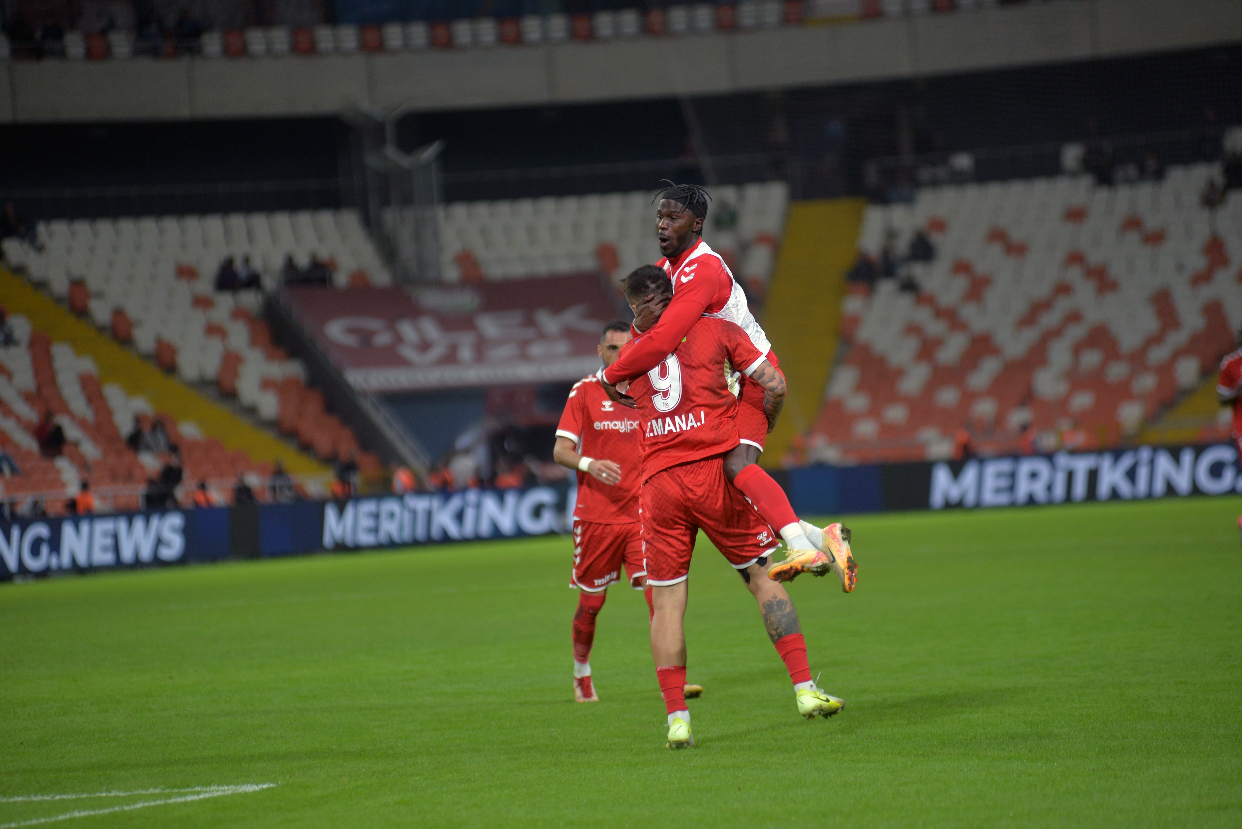 Galatasaray'ın sözleşmesini feshettiği sponsor yine gündem oldu