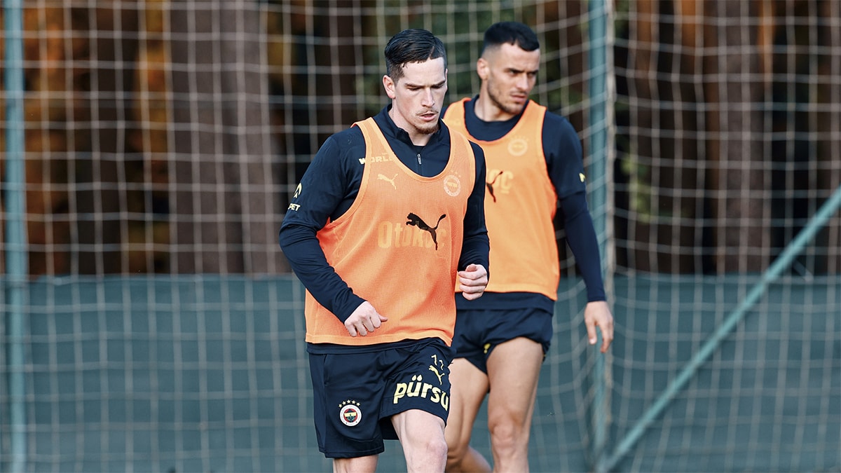 Fenerbahçe'den ayrılan Kent için eski takımının taraftarları ayağa kalktı