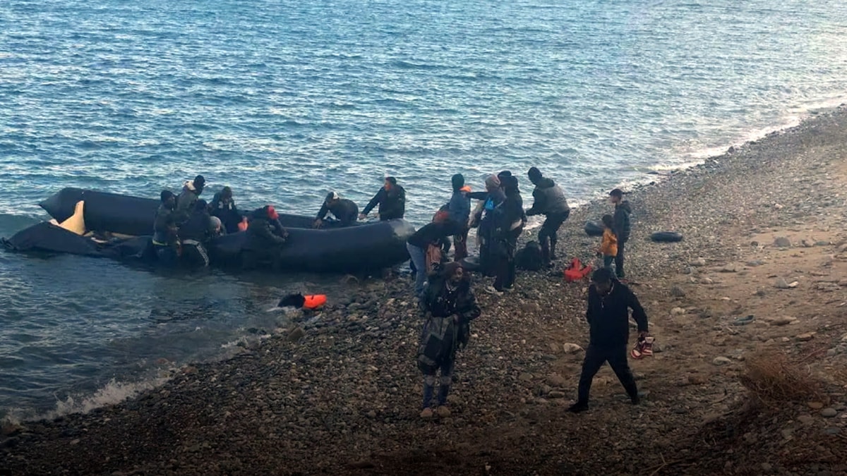Kuşadası açıklarında göçmen botu battı: 2 göçmen öldü