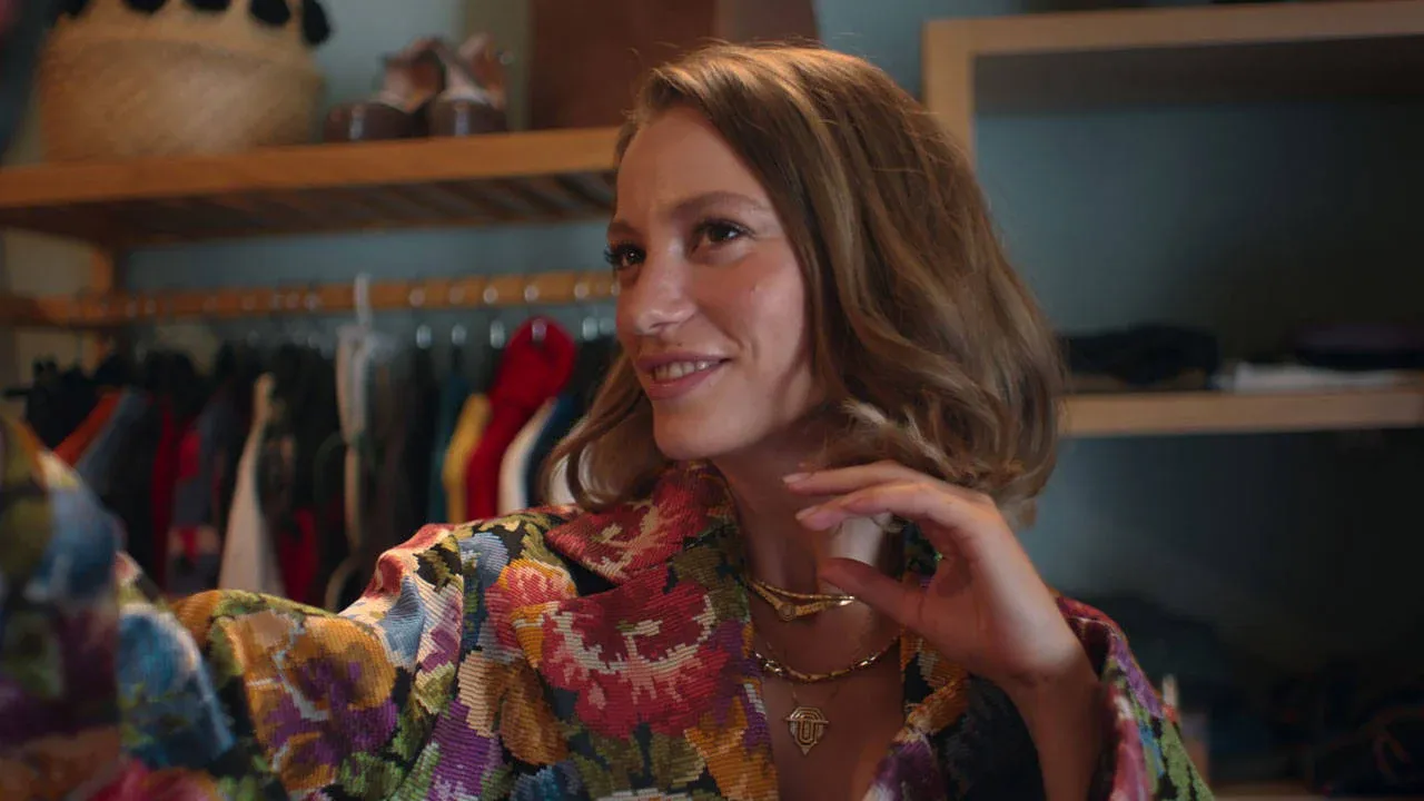 Serenay Sarıkaya'dan Eleştirilere Sert Yanıt: "Kendinize Gelin!"