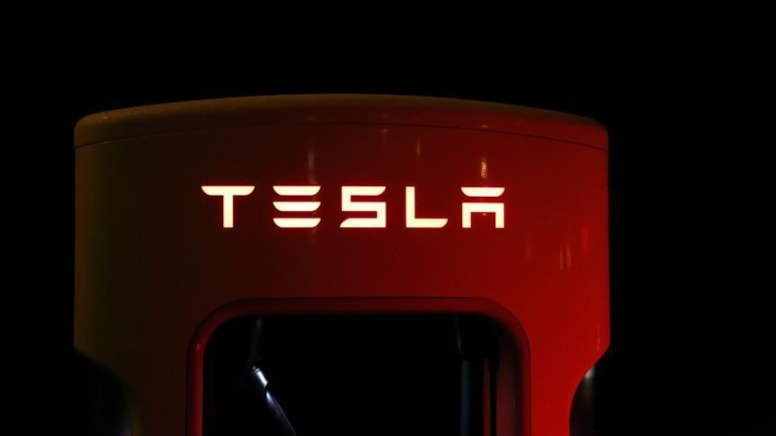 Musk karşıtı protestolar patlak verdi: Tesla bayisinde dokuz kişi tutuklandı