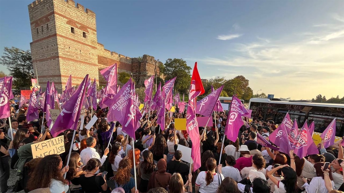 Ayşenur Halil ve İkbal Uzuner'in katledilmesi sonrası kadınlar eylem yaptı