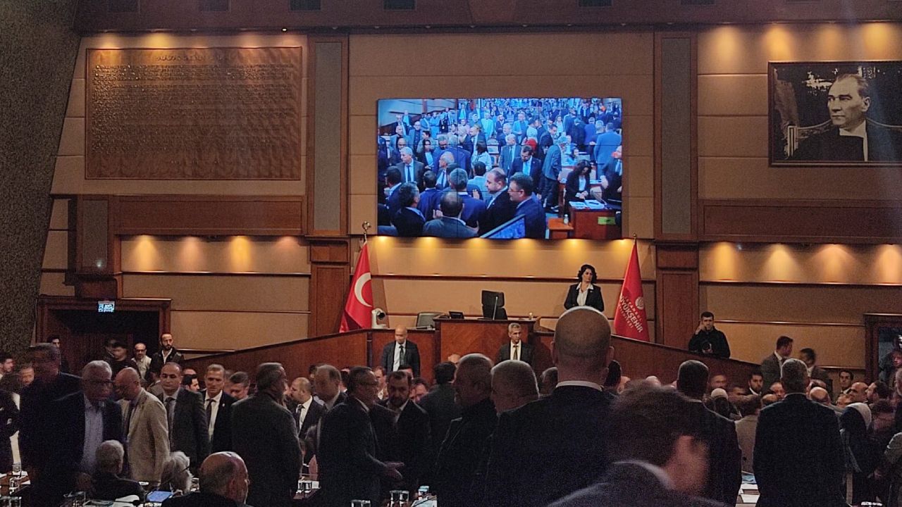 İBB Meclisi’nde LGBT kavgası: Oturuma ara verildi