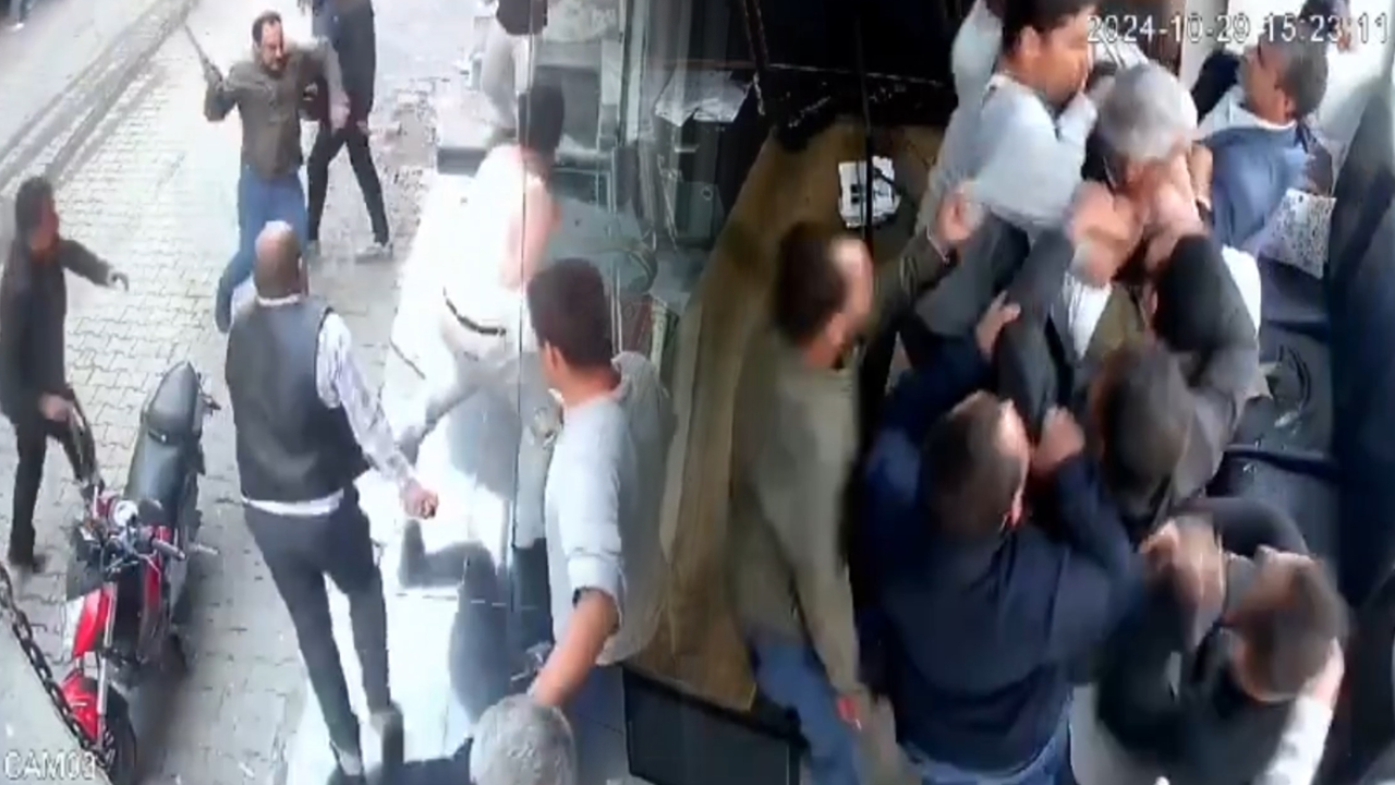 Kiracılar arasındaki alacak kavgası kamerada