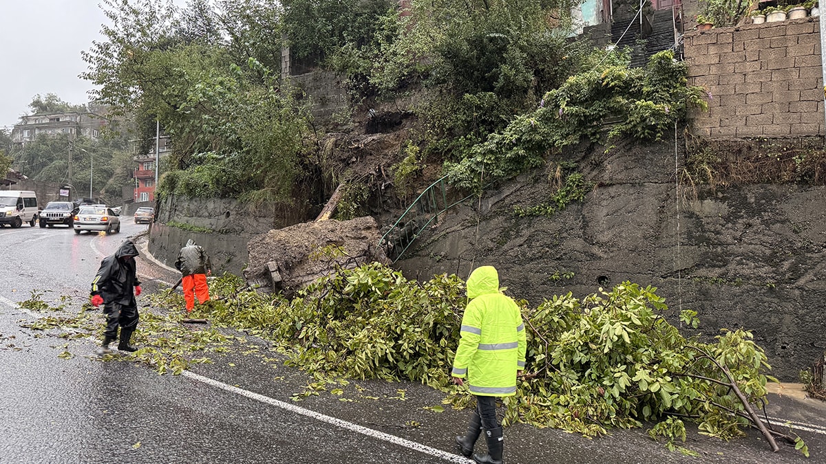 Kenti sağanak vurdu, bazı evler boşaltıldı