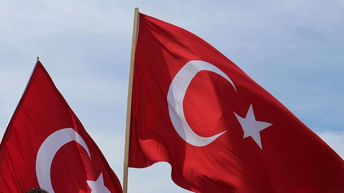 10 Kasım'da evlere, işyerlerine, kamu binalarına bayrak asılır mı, bayraklar ne zaman yarıya indirilir? 