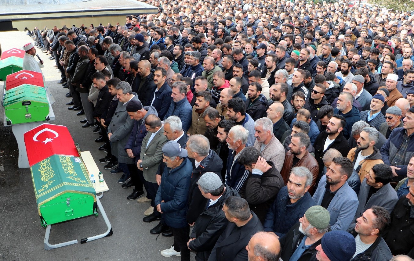 Kazada ölen 3 kuzen son yolculuğuna uğurlandı